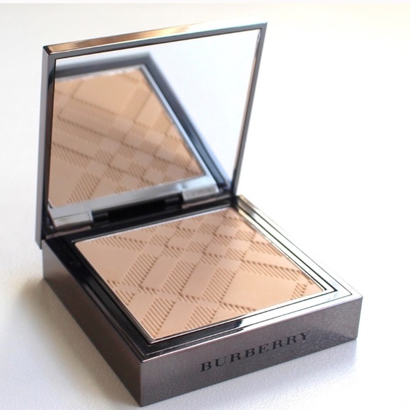 Burberry Other - Burberry - compact foundation